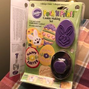 🌻3/$20 New Push & Print Easter cookie making press